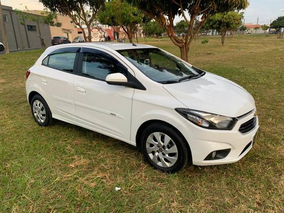 CHEVROLET ONIX 1.4 MPFI LT 8V FLEX 4P MANUAL CHEVROLET ONIX 1.4 MPFI LT 8V FLEX 4P MANUAL